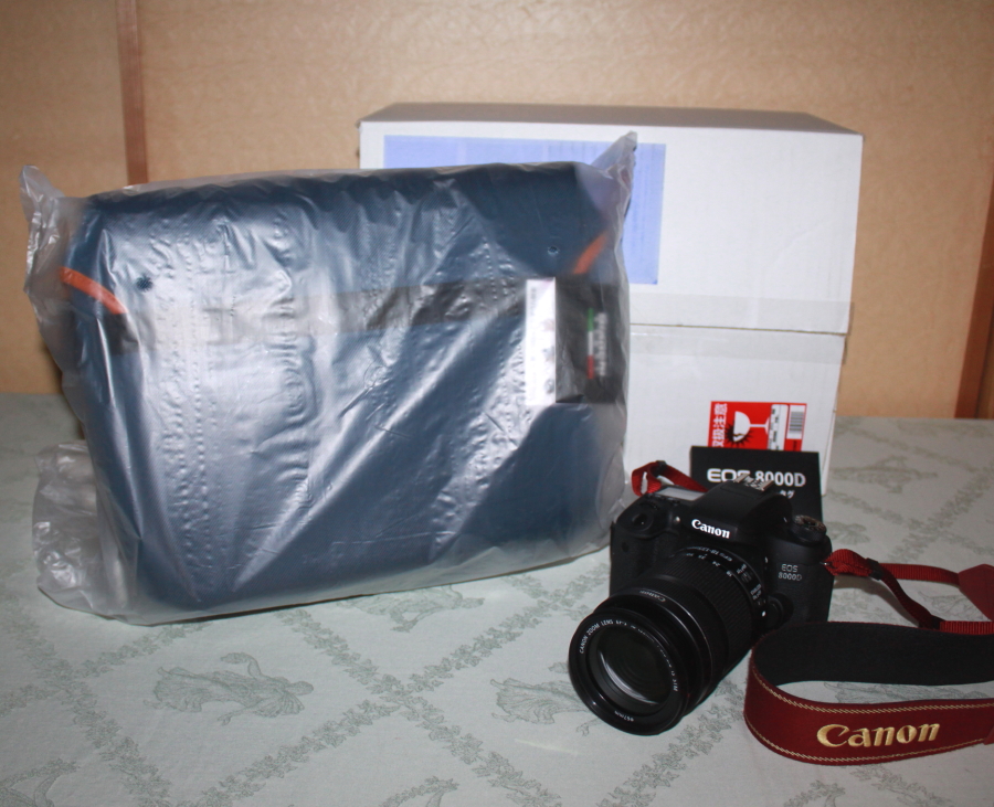 CANON  EOS 8000D発売記念　 ビアンキ スポルト カメラバッグ＆オリジナルネームタグ　元箱付